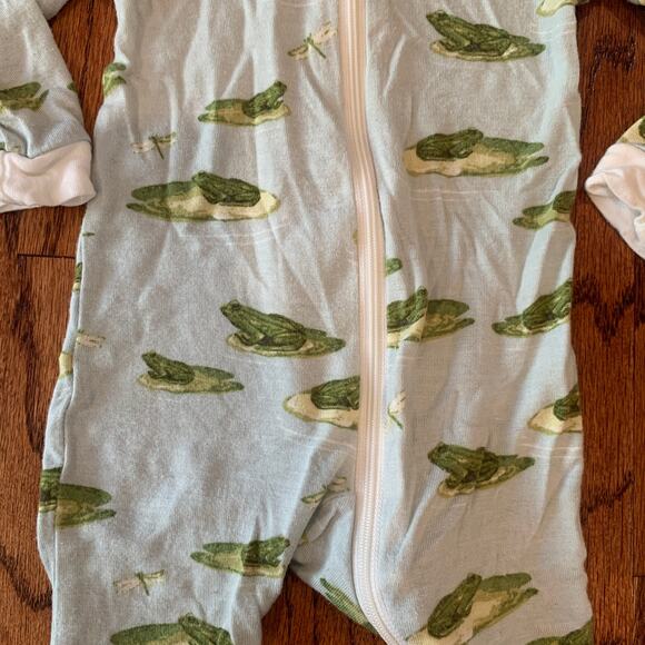 Milkbarn Leapfrog Bamboo Zipper Pajamas + Kerchief Bib MSRP $60 | 3-6 months - Picture 5 of 9